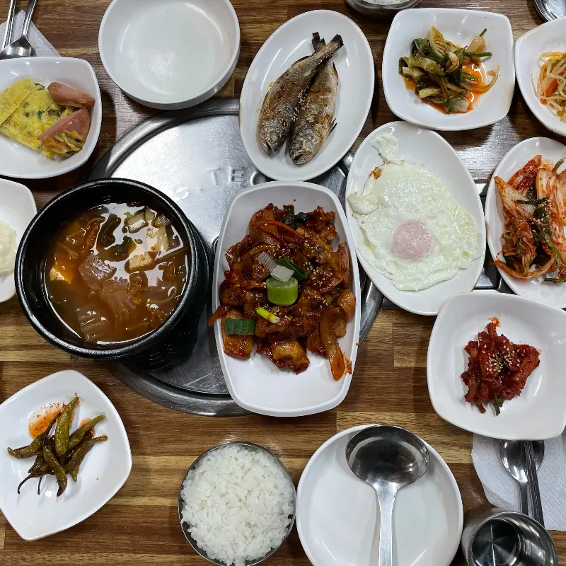 푸짐한 지리산정식 한 상 차림