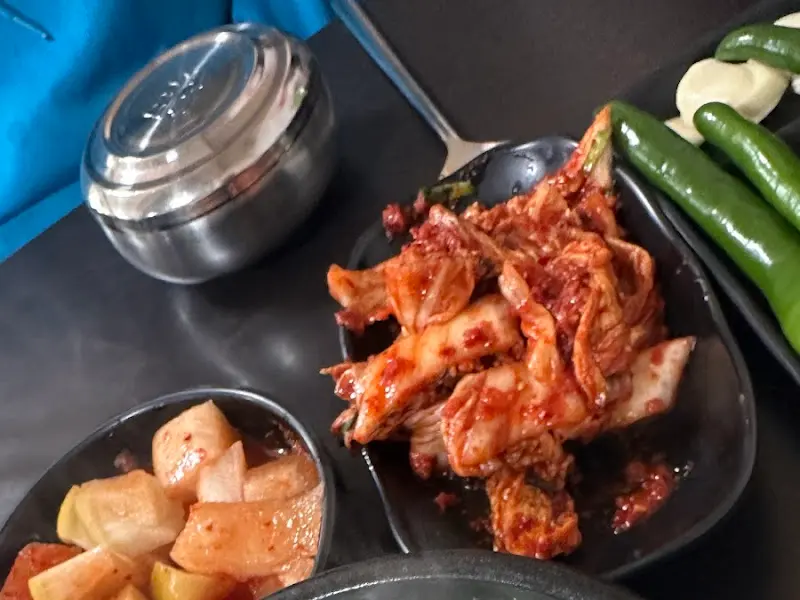 잘 익은 김치와 깍두기