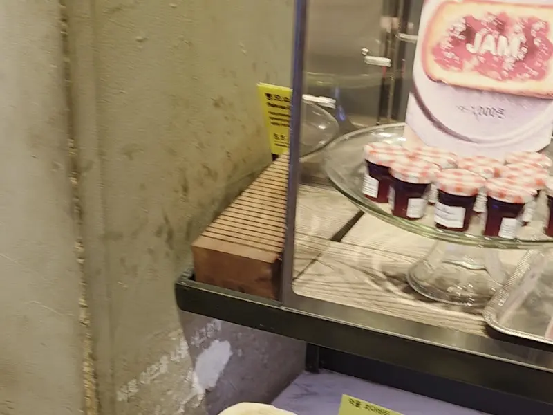 다양한 빵과 잼