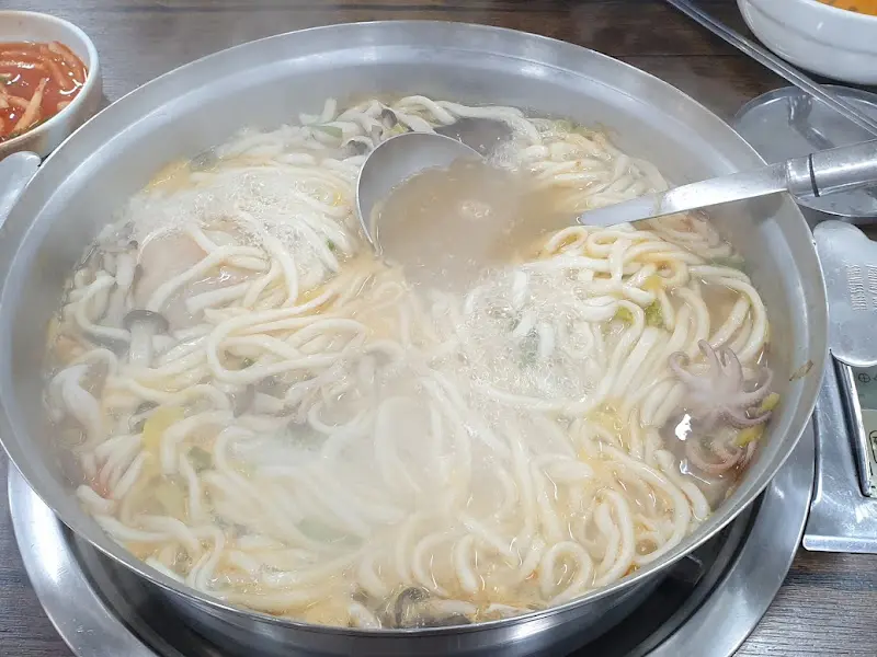 시원해물칼국수 전체 샷
