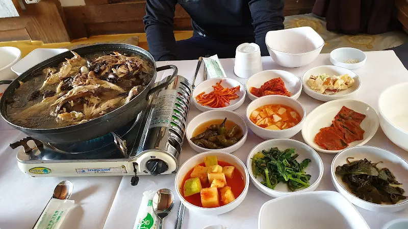 끓고 있는 버섯전골