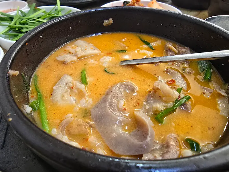 순대국의 푸짐한 건더기