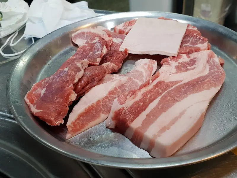 푸짐한 삼겹살 한 상