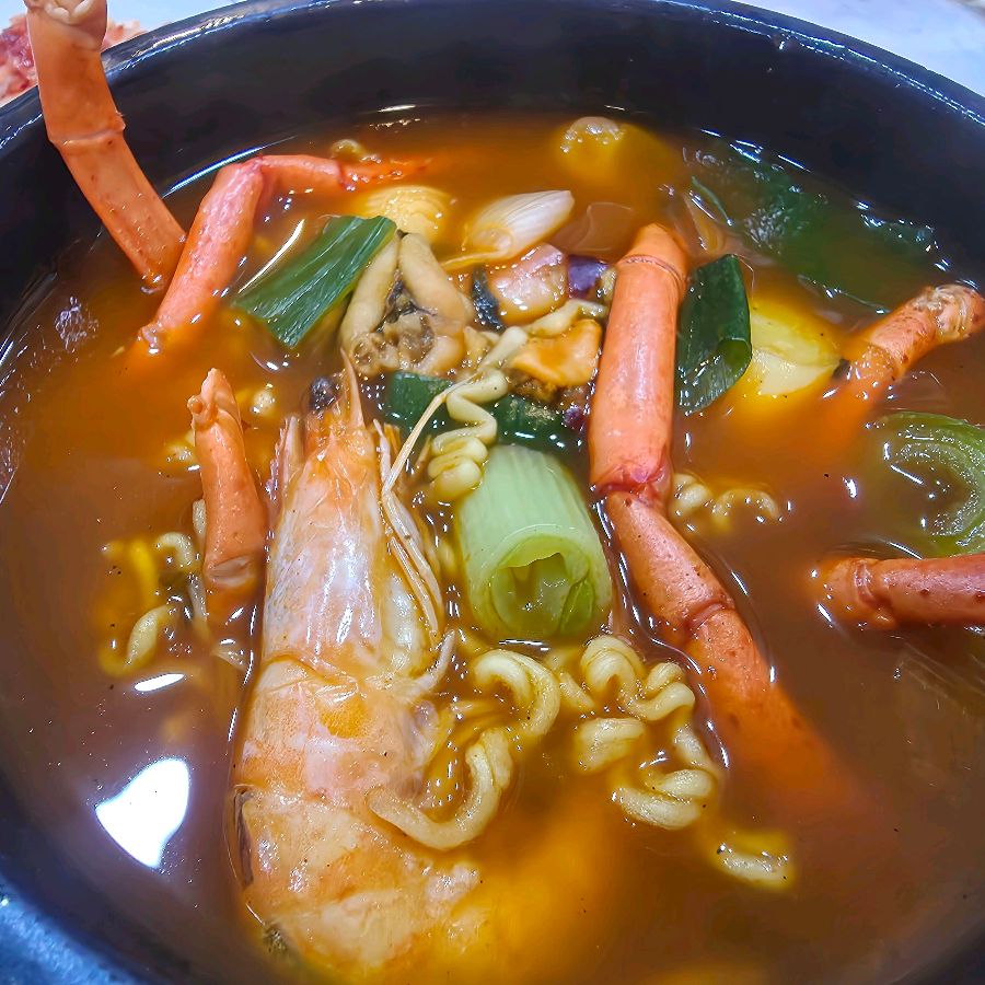 해산물이 듬뿍 들어간 해물라면