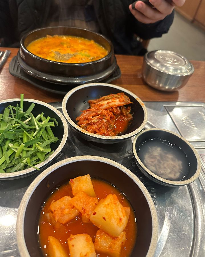 잘 익은 깍두기와 김치