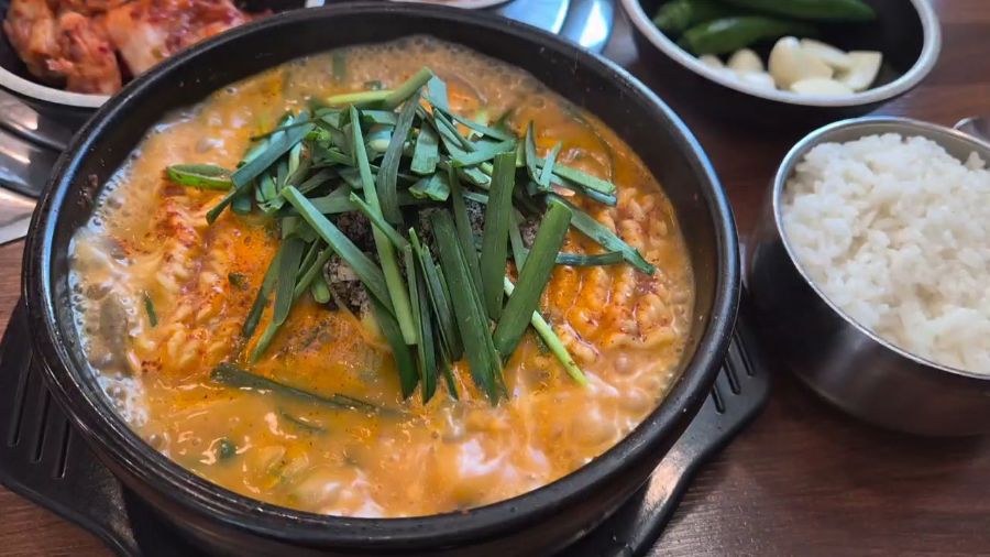 파가 듬뿍 올라간 해장라면 순대국