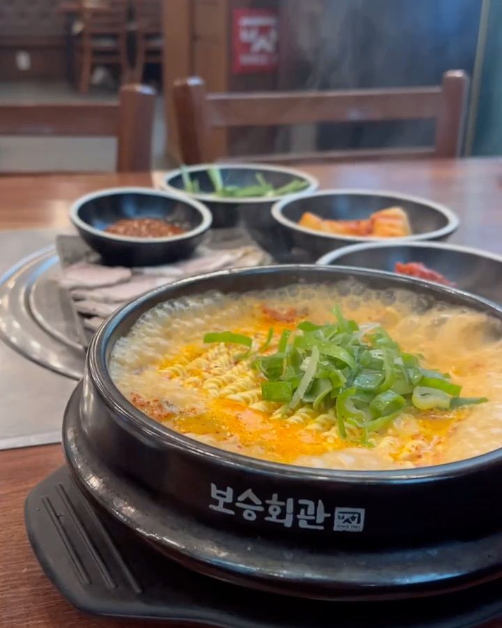 라면이 들어간 순대국밥