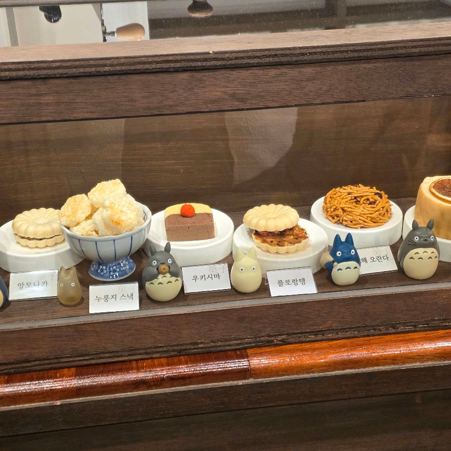 다양한 디저트 모형: 실제 디저트와 똑같은 모습입니다.