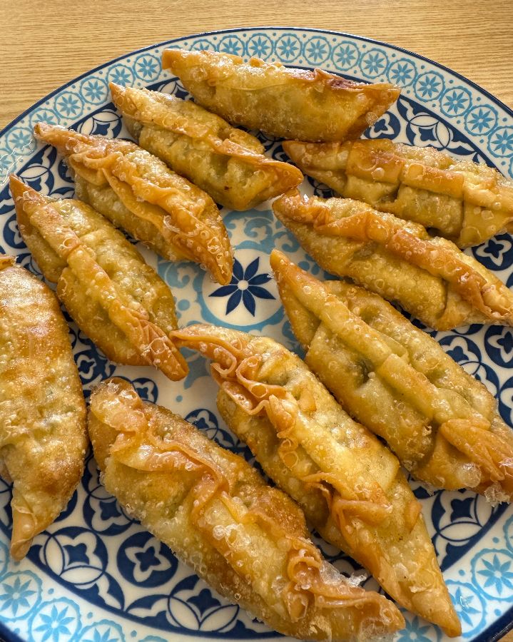 바삭하게 튀겨진 만두