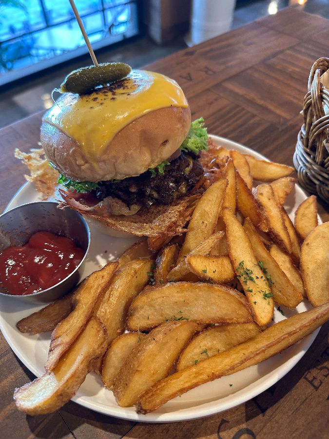 메리퀸즈 햄버거와 웨지감자