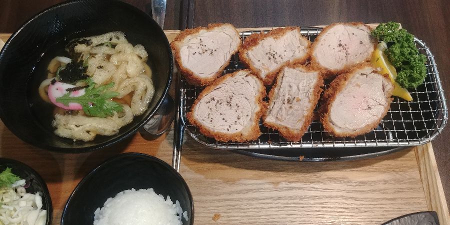 육즙 가득한 돈카츠 단면