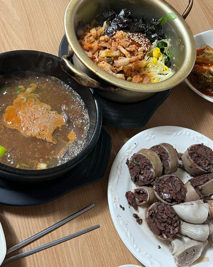 비빔밥과 국밥, 순대 모둠