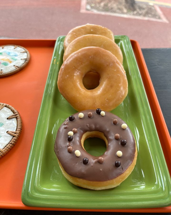 윤기가 흐르는 오리지널 글레이즈 도넛