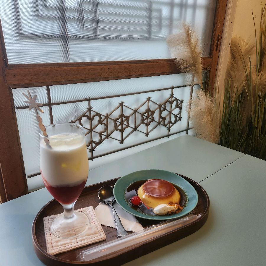 푸딩과 딸기라떼