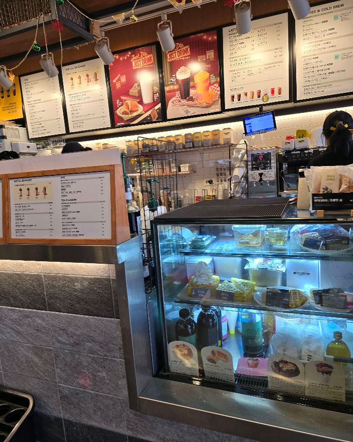 메가MGC커피 인천작전초점의 내부 모습