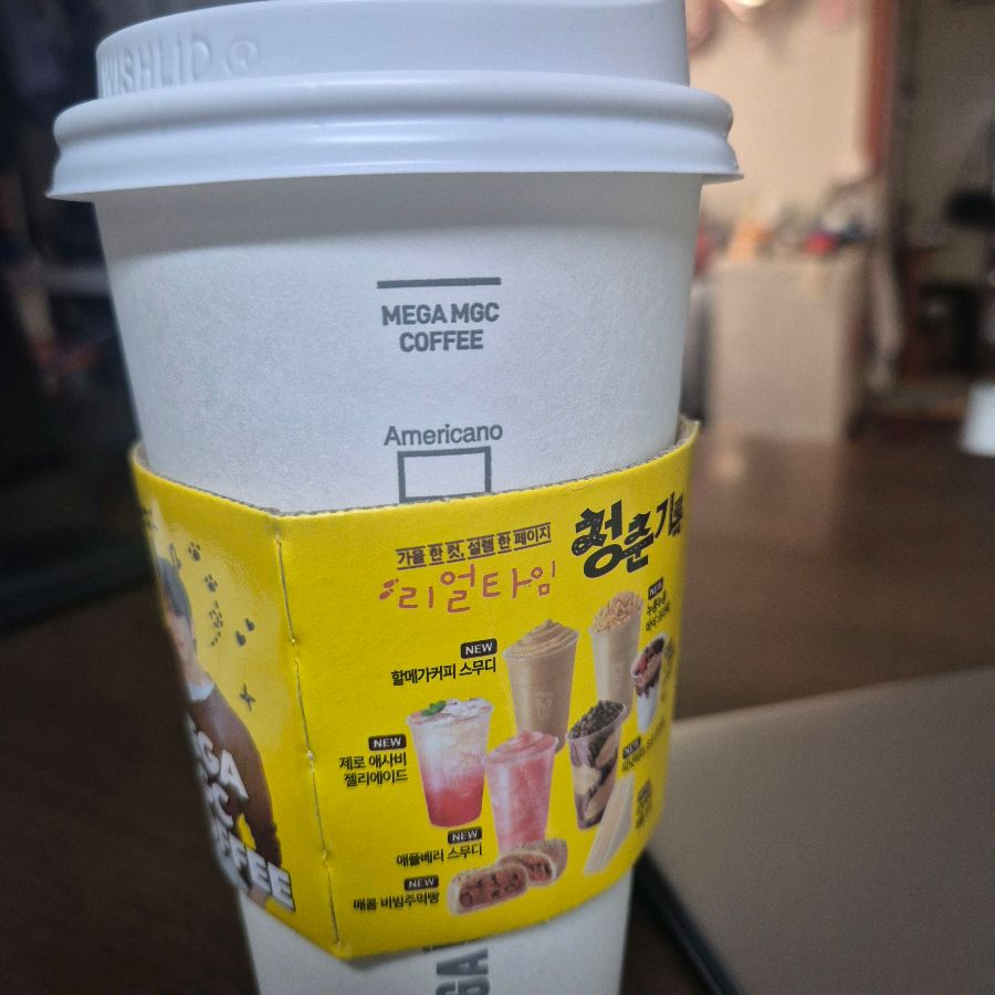 다양한 신메뉴를 소개하는 컵홀더