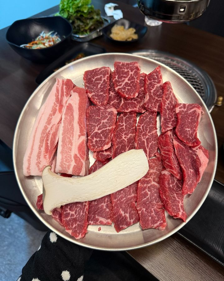 하남화로의 살치살과 삼겹살 한상 차림