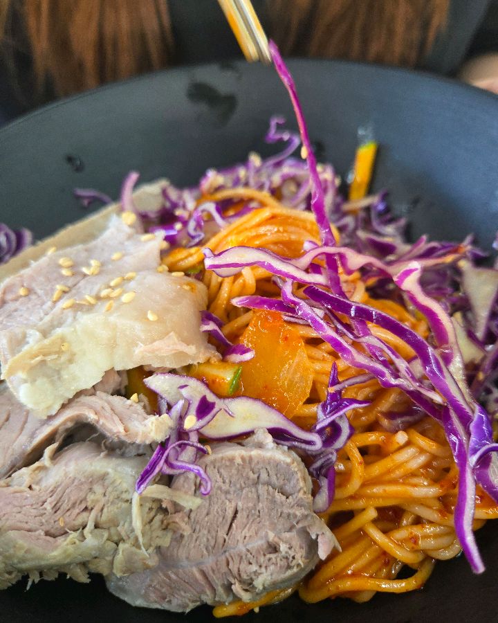 매콤한 비빔국수