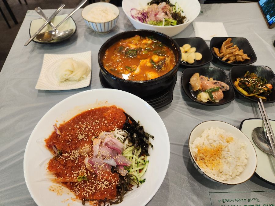 달빛횟집 한상차림