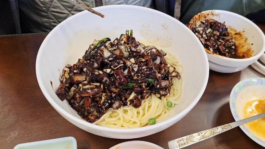 윤기가 흐르는 대보장 간짜장