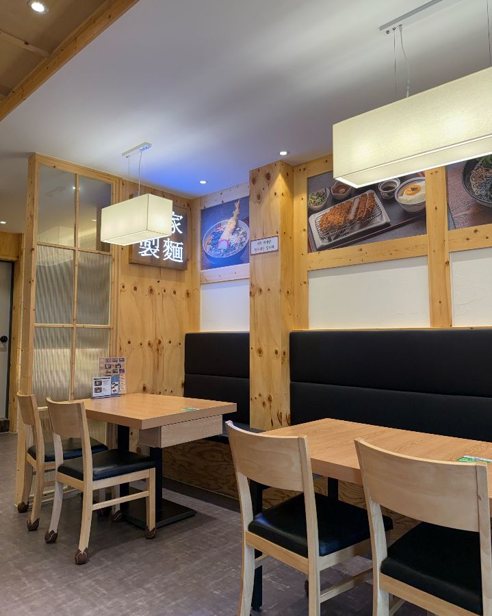 권가제면소 보은속리산점의 깔끔하고 편안한 내부