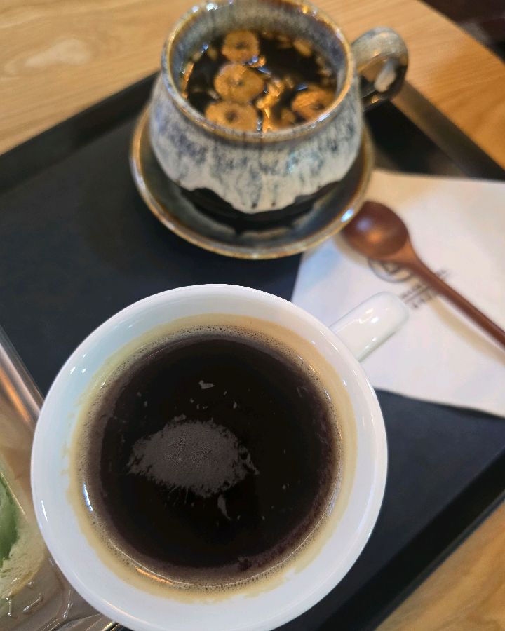 태백호텔 베이커리카페의 따뜻한 차 한 잔