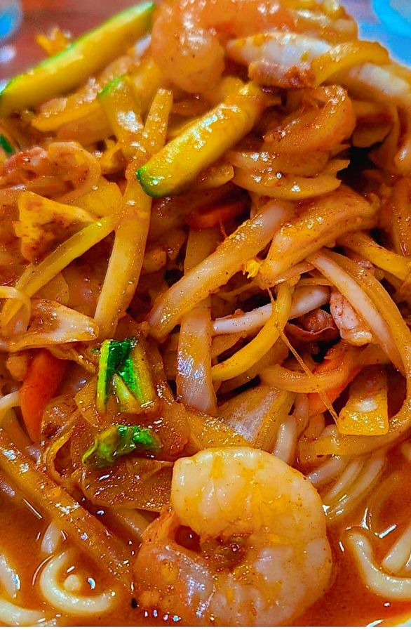 해산물과 야채가 듬뿍 들어간 야끼우동