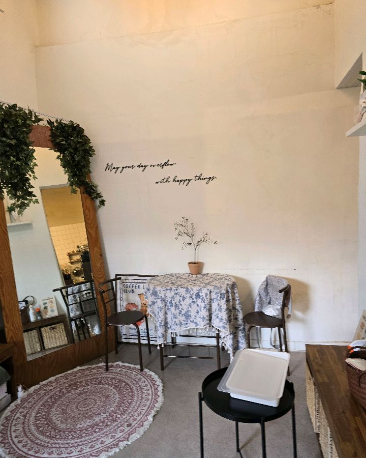 오버플로우 카페 내부 인테리어: 아늑하고 감각적인 공간