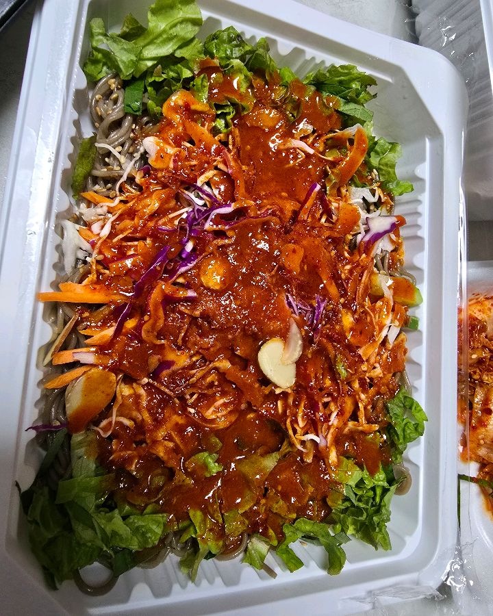 새콤달콤한 막국수