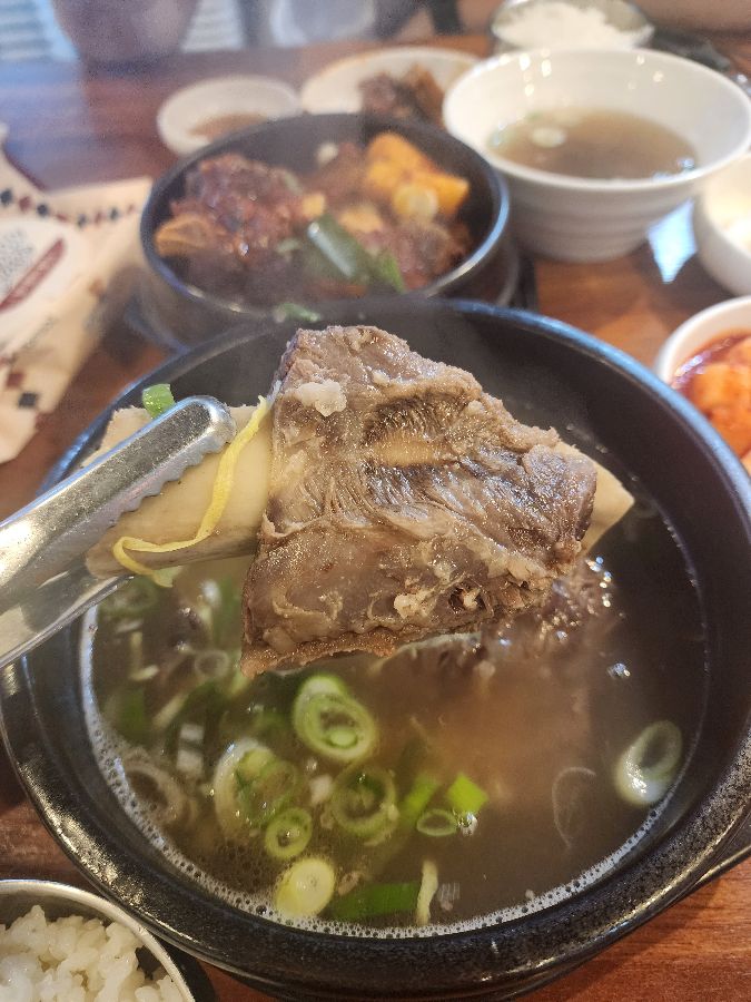 갈비탕 속 큼지막한 갈비