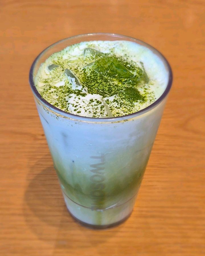 쌉싸름한 말차와 부드러운 우유가 조화로운 말차라떼