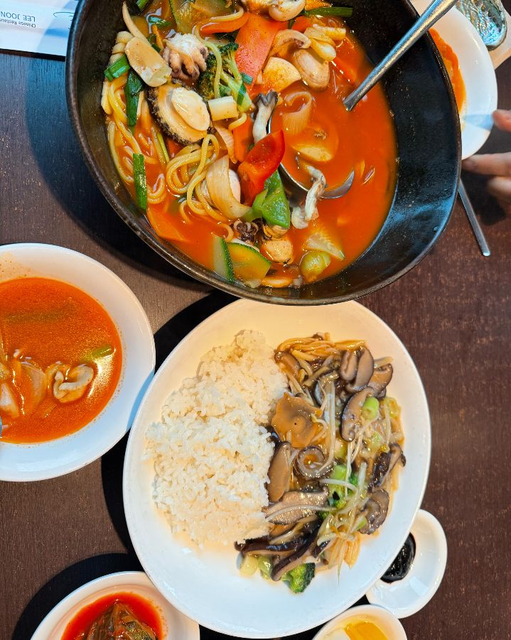 푸짐한 해산물이 들어간 짬뽕