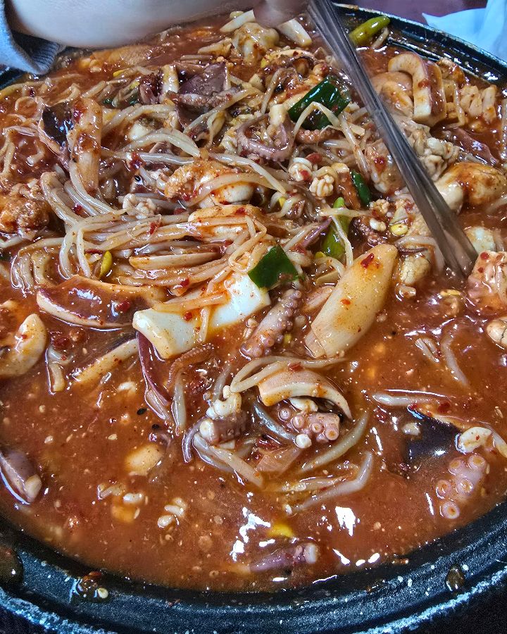 해물찜 속 다양한 해산물