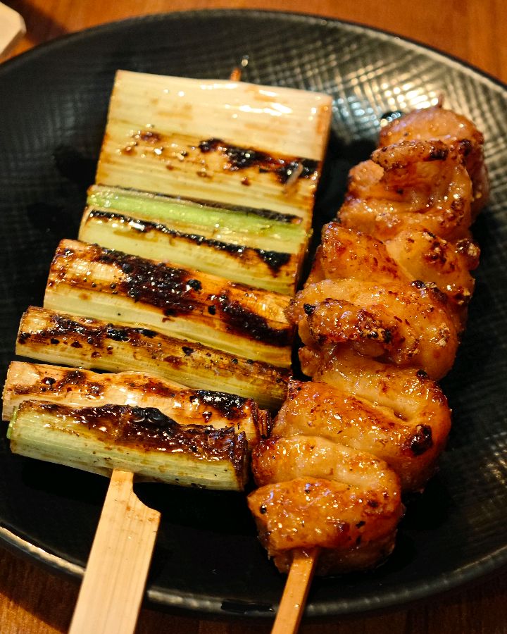 촉촉한 닭꼬치와 달큰한 대파의 조화