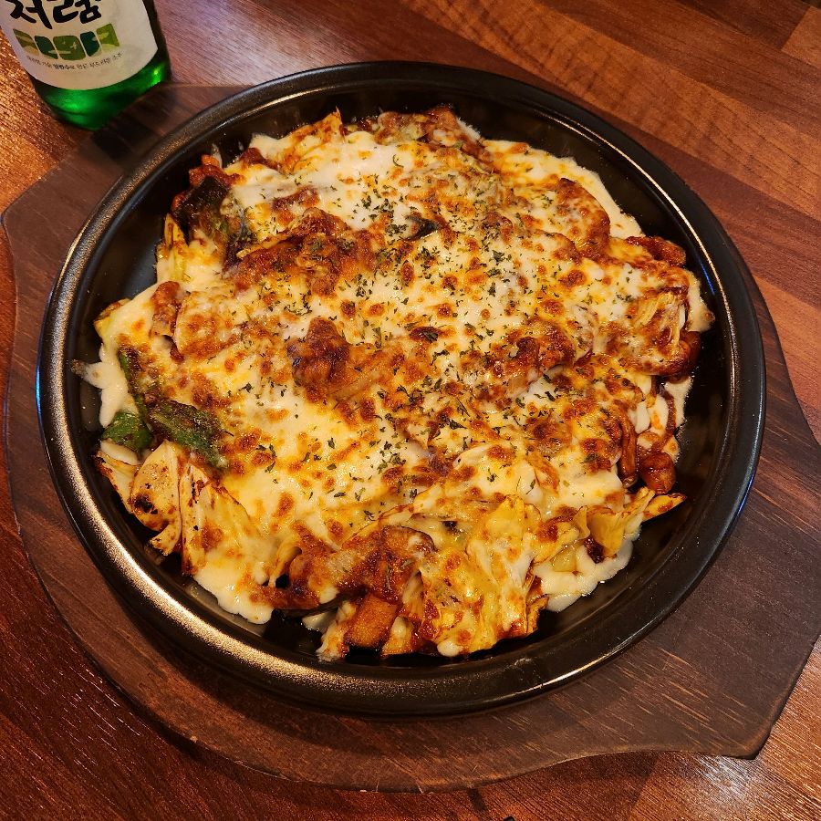 고소한 치즈가 듬뿍 올려진 키조개 관자 그라탕