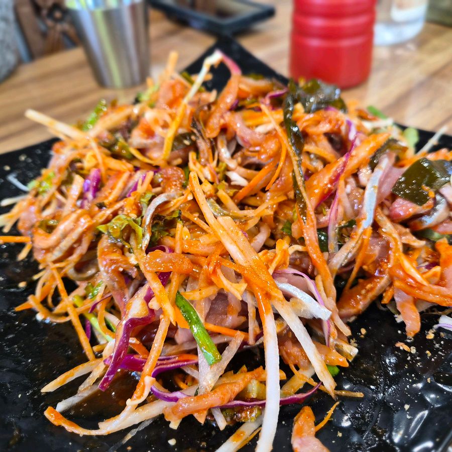 국수일번지의 회무침: 신선한 해산물과 채소의 조화가 훌륭하다.