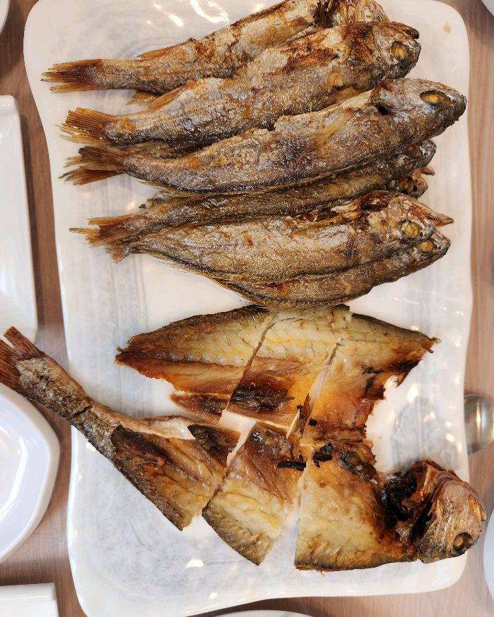 노릇하게 구워진 굴비 구이