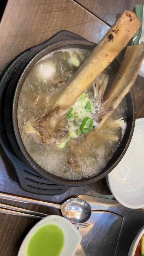 푸짐한 갈비가 들어간 갈비탕