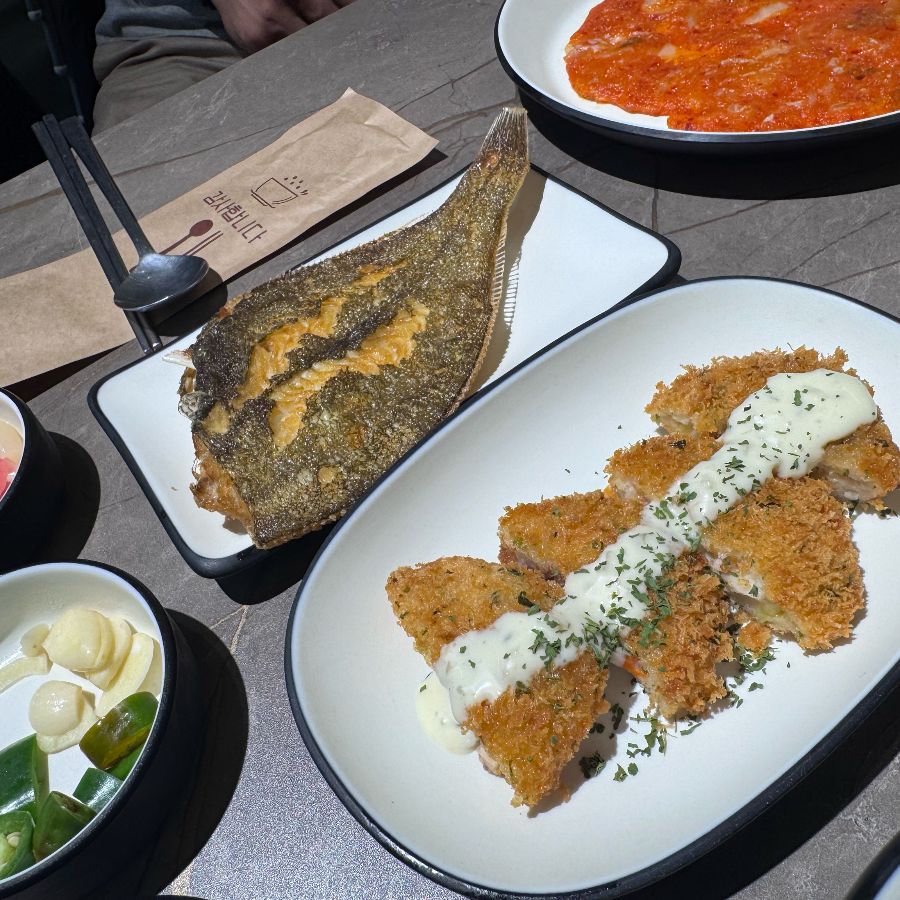 고소한 생선구이와 바삭한 돈까스