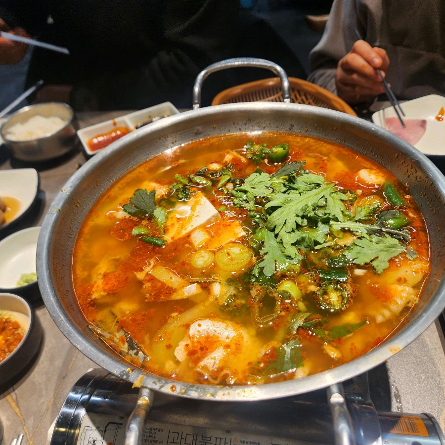 얼큰하고 시원한 국물이 일품인 매운탕