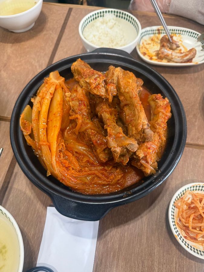김치와 등갈비의 환상적인 조화, 등갈비 김치찜