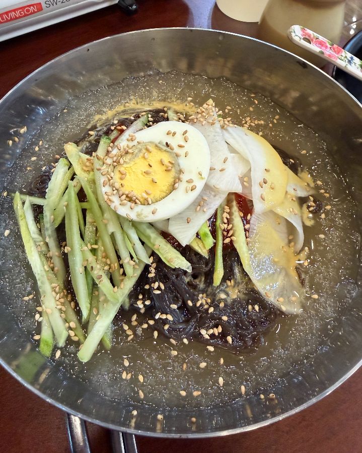 살얼음 동동 뜬 시원한 냉면