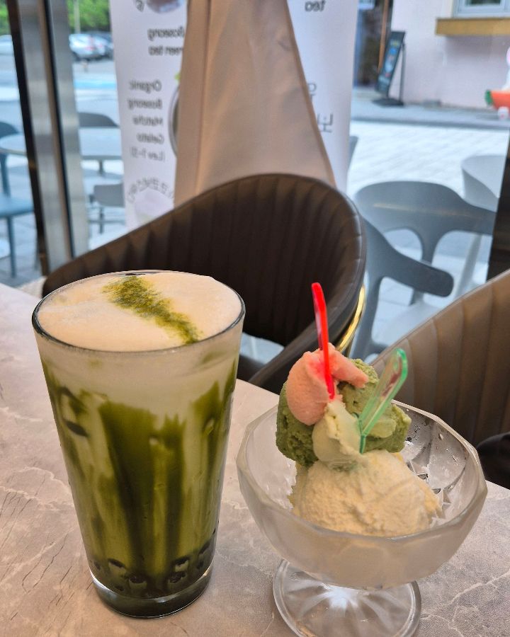 녹차 라떼와 젤라또