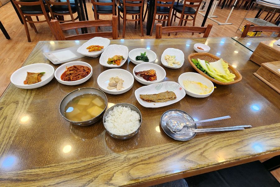 상다리가 휘어지는 백반 한 상