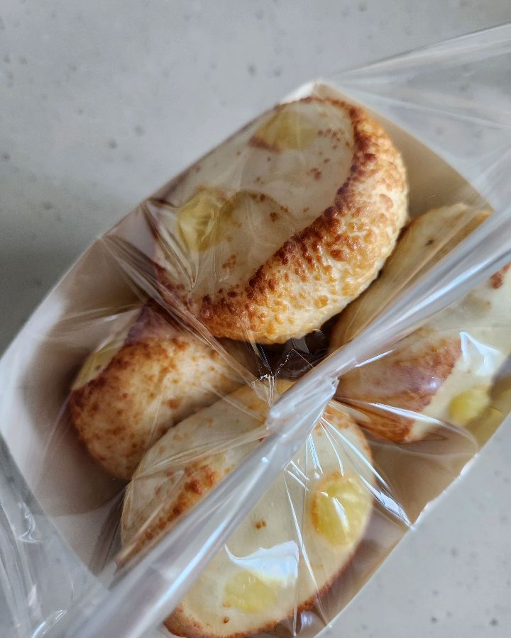 갓 구워져 나온 빵