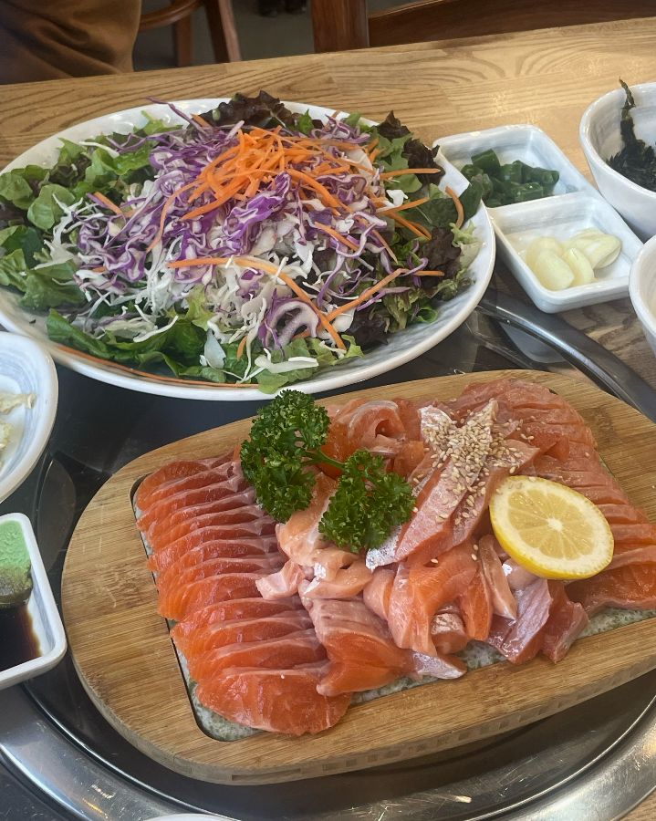 푸짐한 한 상 차림, 보기만 해도 배부르다.