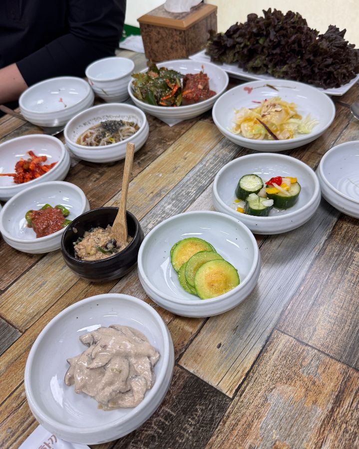 다양한 종류의 반찬들