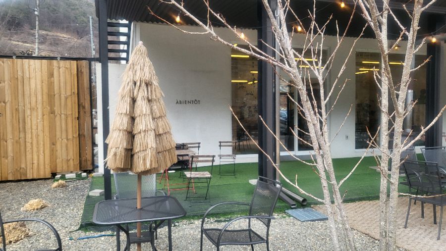 카페 외부 테라스 공간