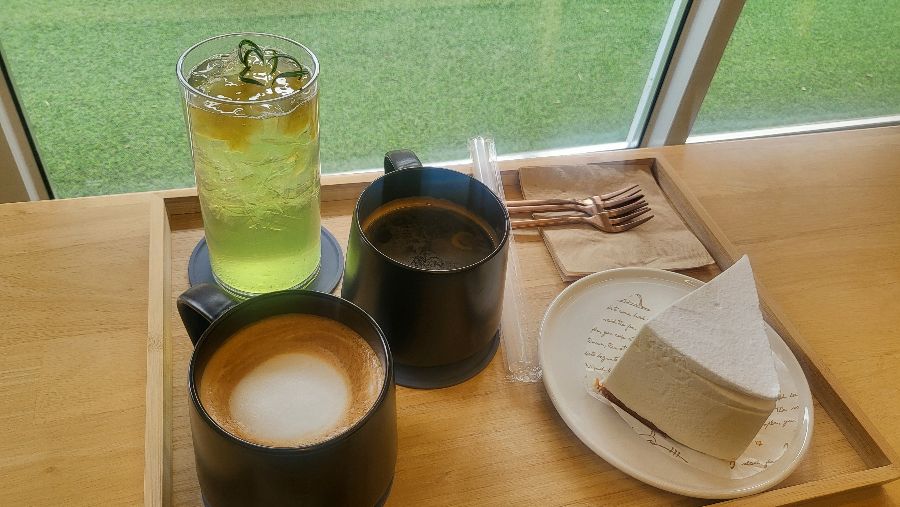 아비앙또 라떼와 수제 케이크