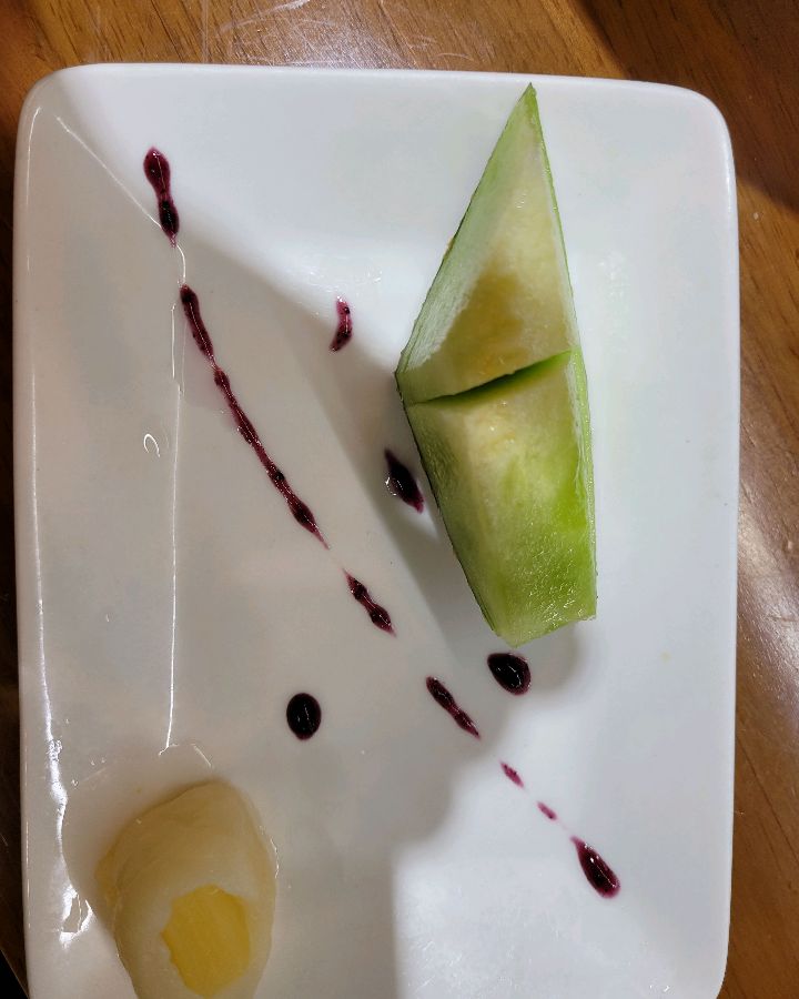 후식으로 제공되는 달콤한 과일